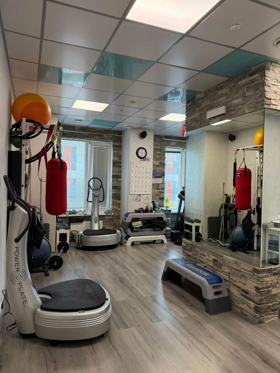Зал студии Power Style с тренажёрами Power Plate